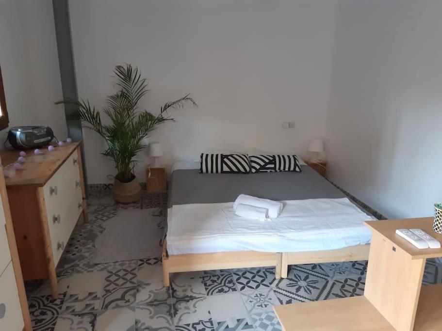 Precioso Apartamento Con A/A En Ruzafa Con Terracita Privada Y Acceso A Un Jardin, Para 2-3 Personas فالنسيا المظهر الخارجي الصورة
